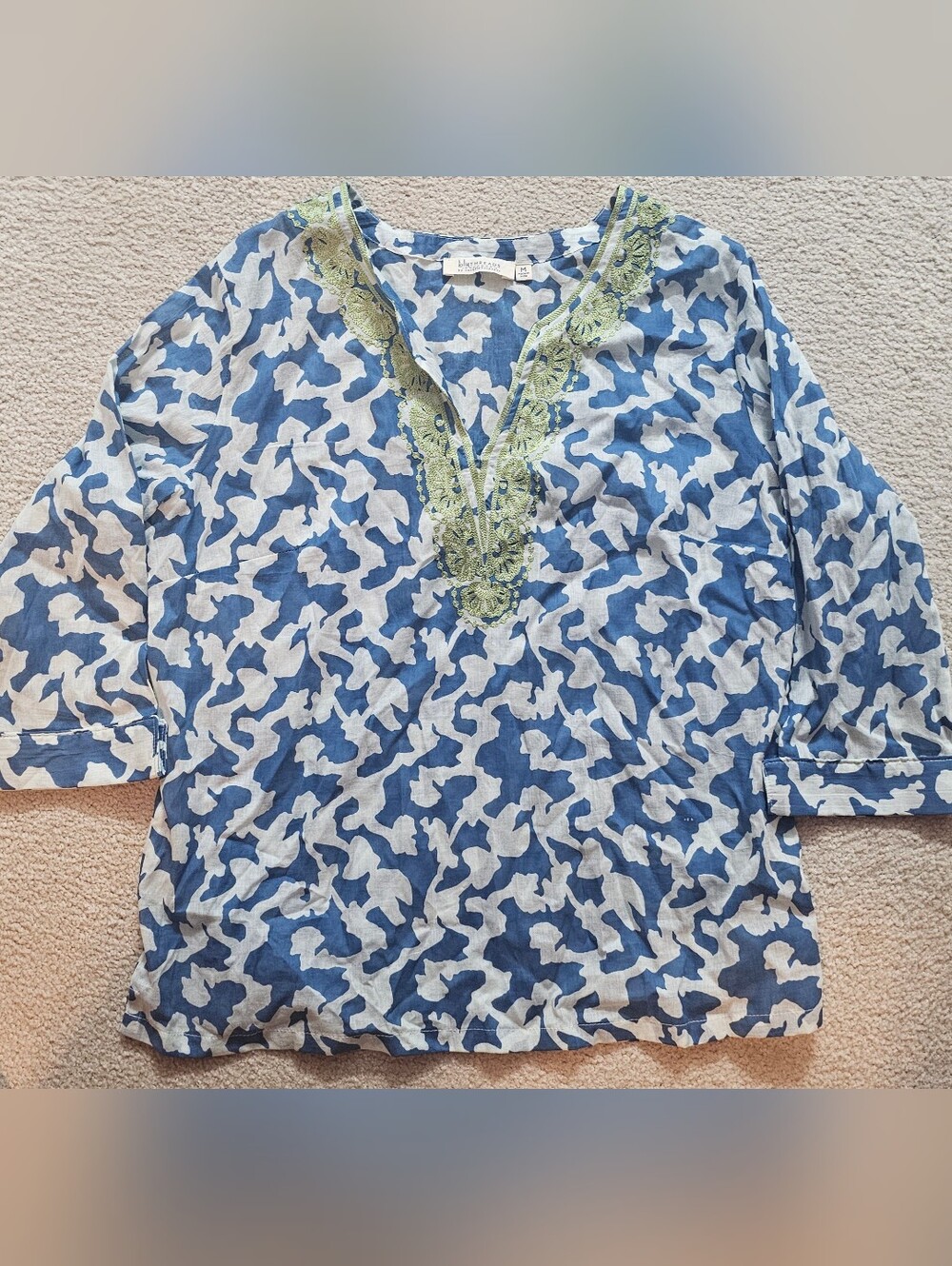 Rockflowerpaper bluTHREADS popover tunic is a lightweight, bohemian-style top